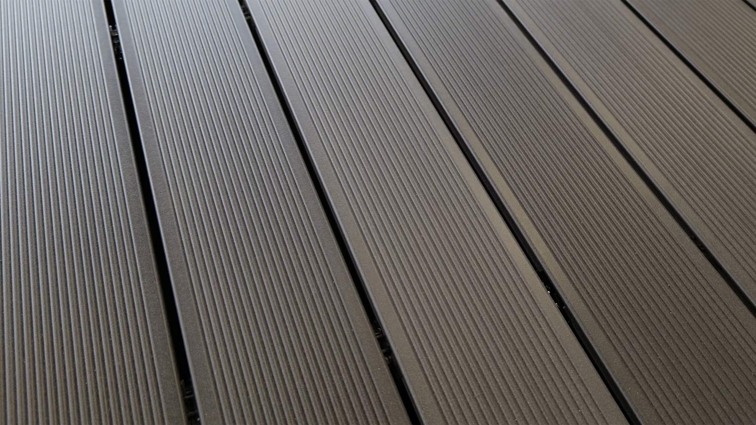 Megawood_Classic_Terrassendiele_varia_grau_fein