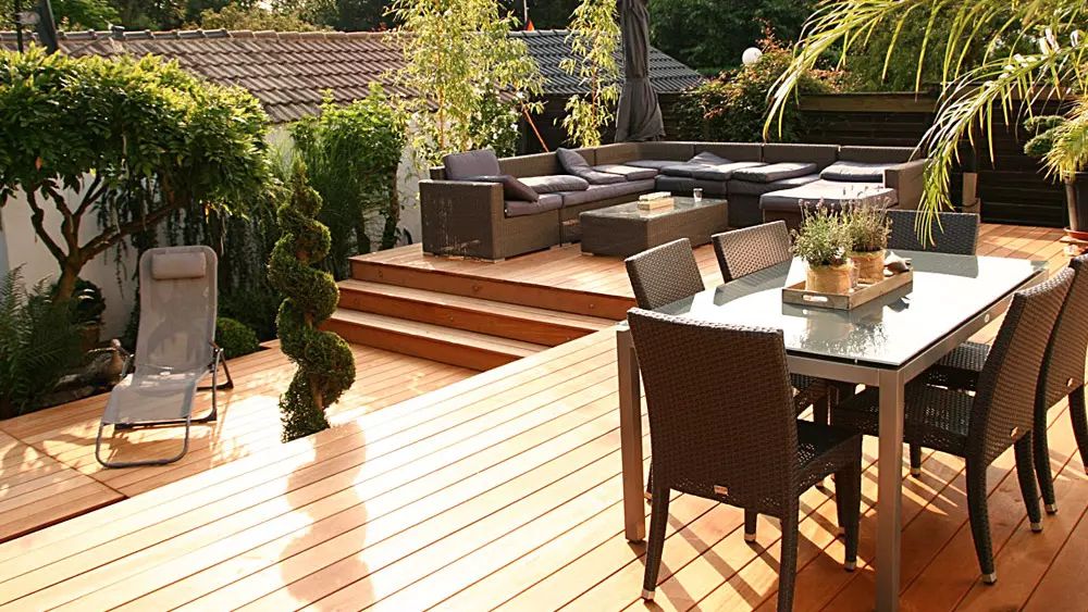 Holzterrasse mit Treppe, Material Garapa Terrassendielen Holzterrasse mit Treppe, Material Garapa Terrassendielen