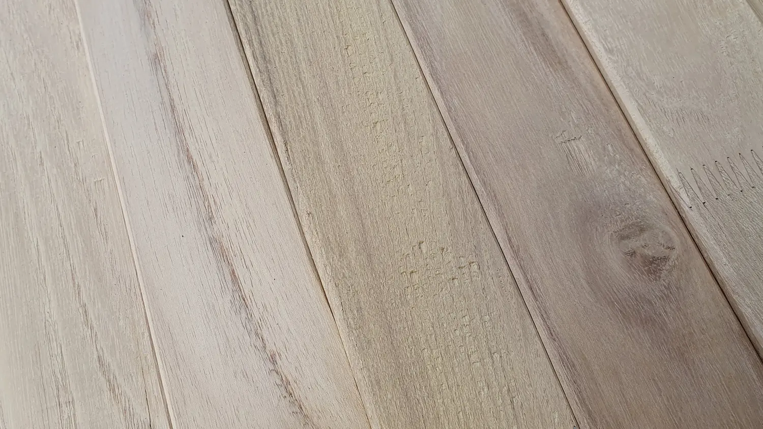 Robinie Rhombusleisten 25x60mm, Länge 5,00m, 15° Schräge