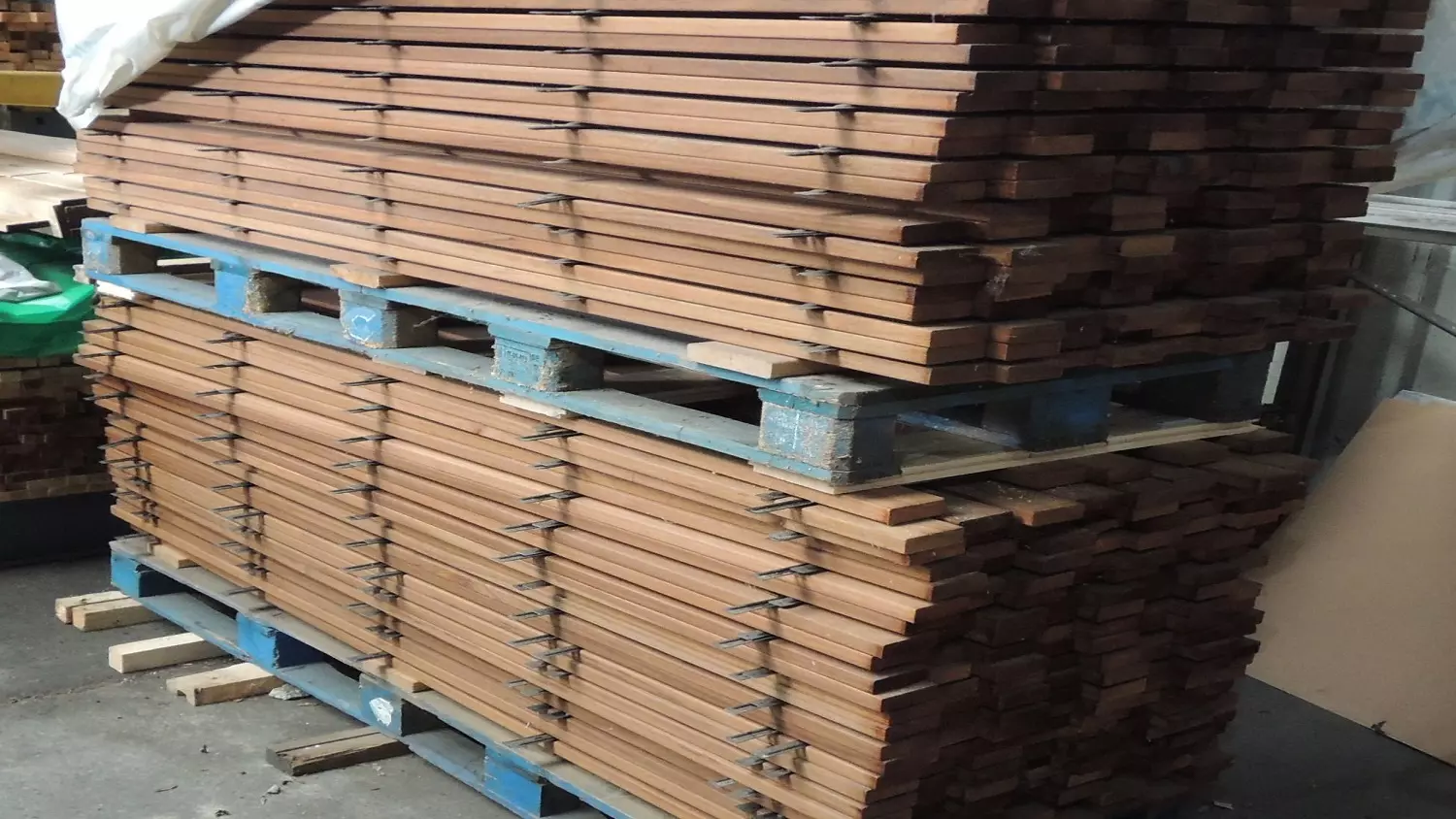 25x90mm Banklatten Leisten gehobelt gerundet Guyana Teak, Länge 2,13m, Sonderposten  3742