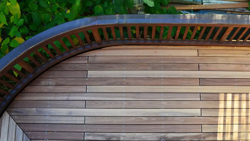 Terrassendiele Guyana Teak/Angelique/Basralocus KD, 25x140mm, Länge 3,95m, glatt/glatt, nachsortiert (A/B) Terrassendiele Guyana Teak/Angelique/Basralocus KD, 25x140mm, Länge 3,95m, glatt/glatt, nachsortiert (A/B)