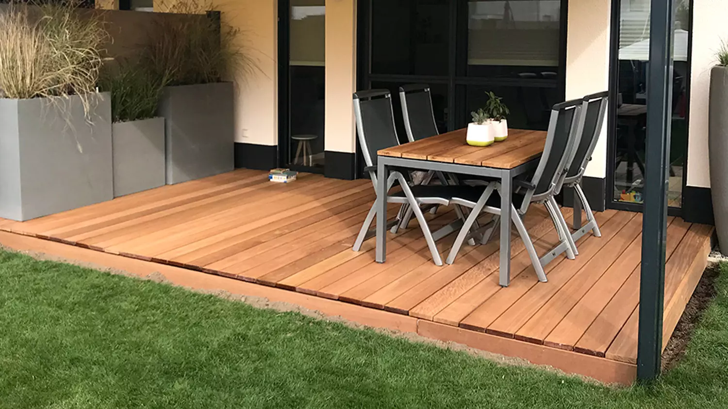 Hartholzterrasse aus Bangkirai Terrassendielen Hartholzterrasse aus Bangkirai Terrassendielen