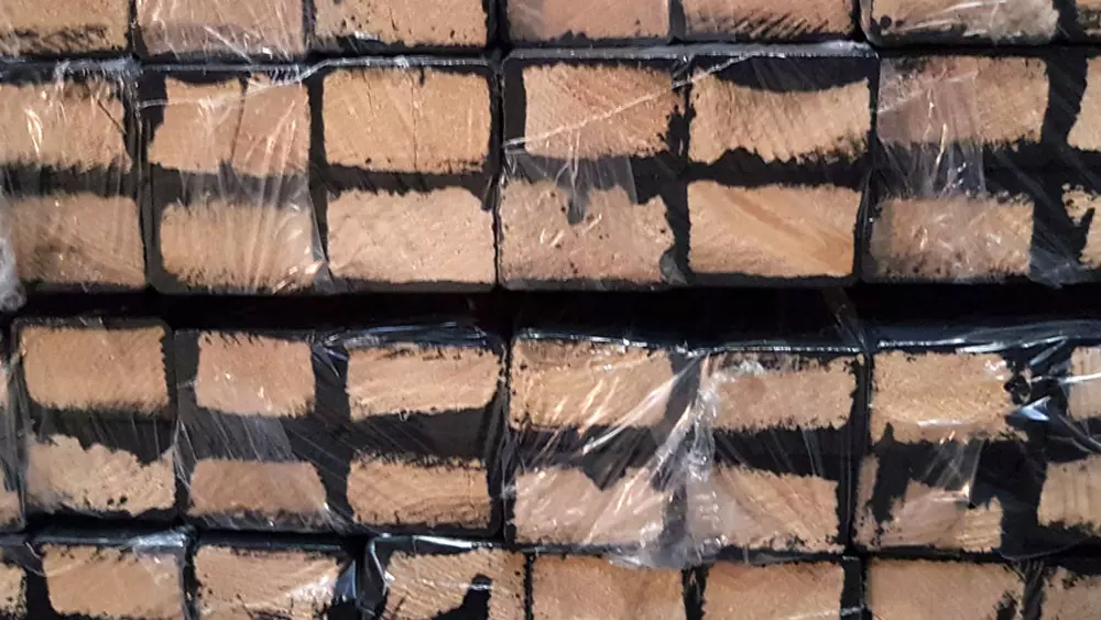 Unterkonstruktion Nero / Latten Fichte 40x60mm, Länge 4,00m egalisiert, schwarz